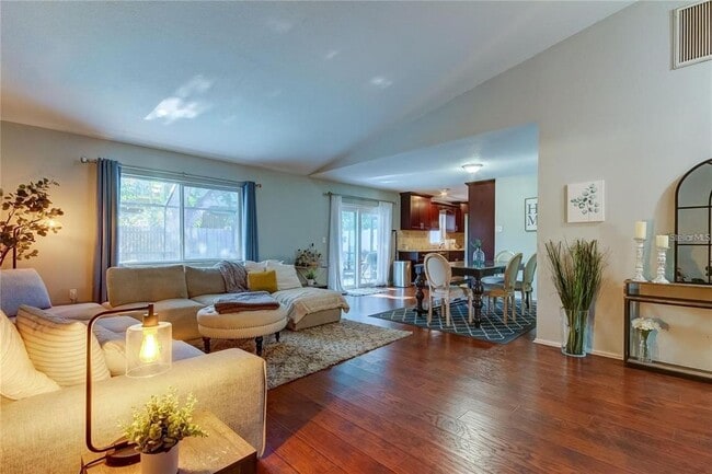 Building Photo - 6854 Circle Creek Dr