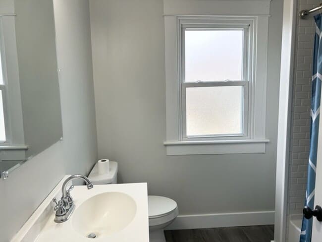 Building Photo - 1120 Hoefgen St