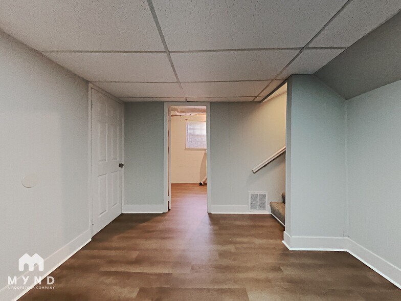 Building Photo - 2624 Garry St