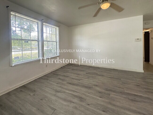 Building Photo - 5638 Vernon Rd