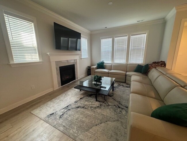 Building Photo - Immaculate Four Bedroom Home in Joliff Lan...