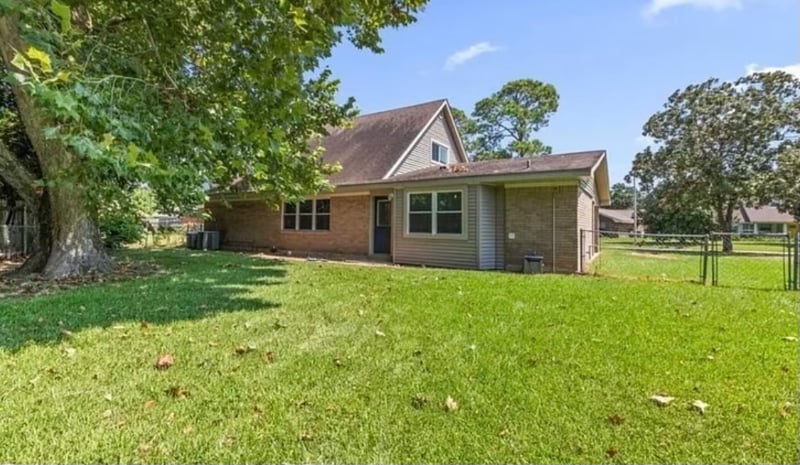 Building Photo - 516 Camellia Dr