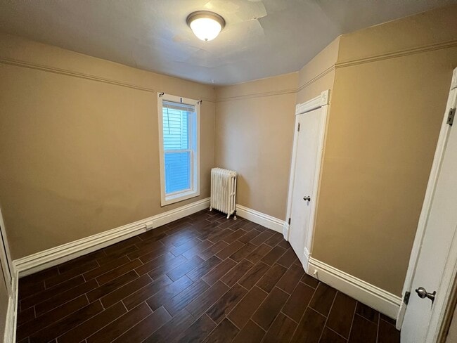 Building Photo - 419 N 1st Ave W