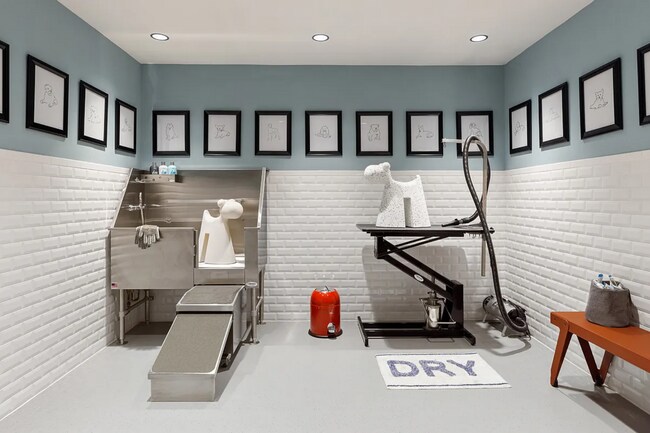 Building Photo - 547 W 47th St