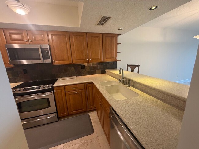 Building Photo - Ocean Front Condo Rental