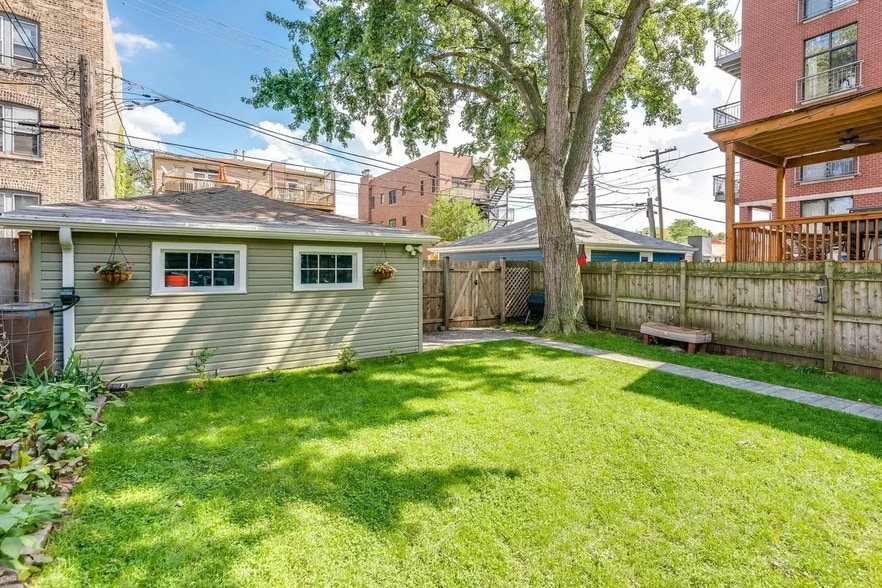 Building Photo - 4021 N Francisco Ave