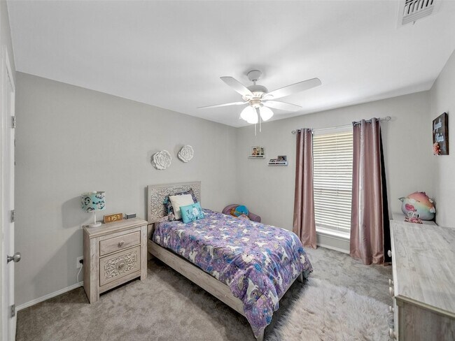 Building Photo - 709 Thoreau Ln