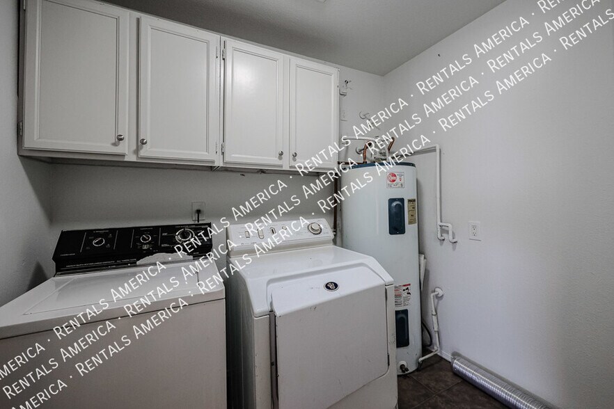 Building Photo - 7219 S 14th Pl