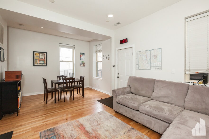 Building Photo - 1510 N Greenview Ave