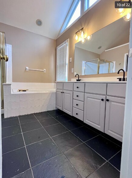 Building Photo - 1751 Millside Dr SE