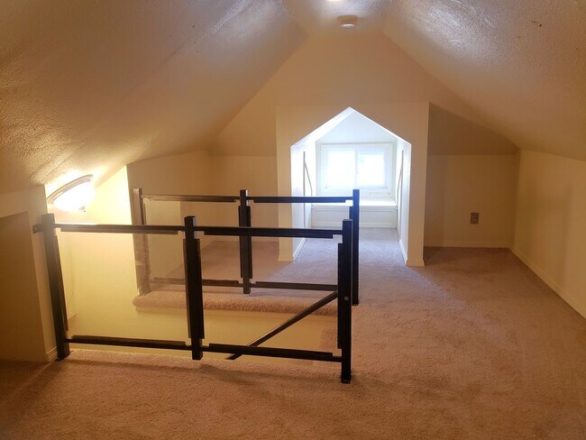 Building Photo - Unique Portland House with Fenced Backyard!