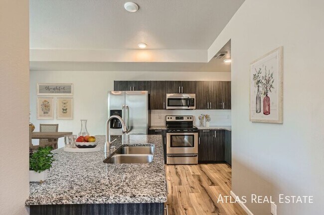 Building Photo - 4063 Meadowview Ct