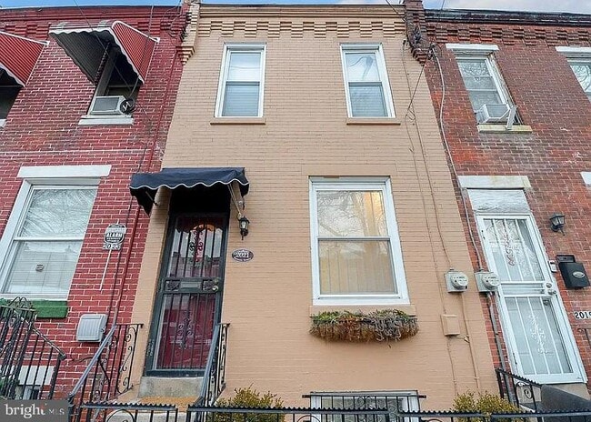 Building Photo - 2021 Dennie St