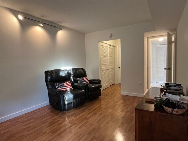 Building Photo - 9030 SW 125th Ave