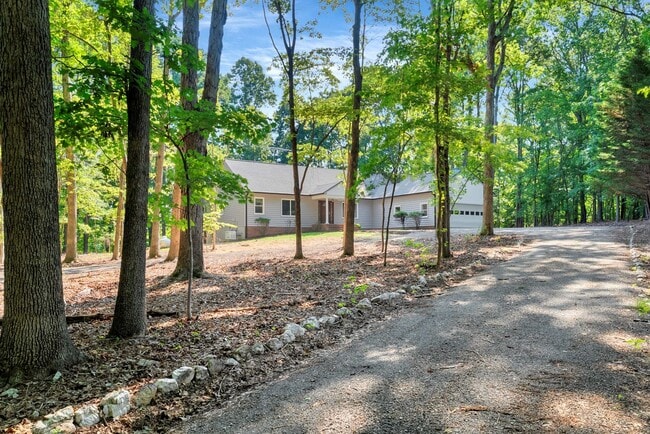 Building Photo - This WATERFRONT-FULLY FURNISHED-ALL INCLUSIVE HOME IS READY FOR YOU.