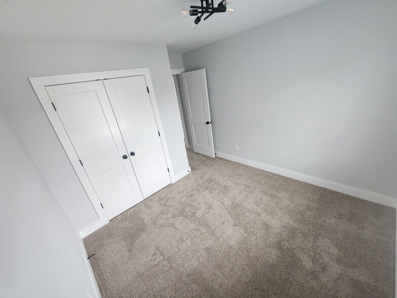 Building Photo - Room in Townhome on Freeze Ave NW