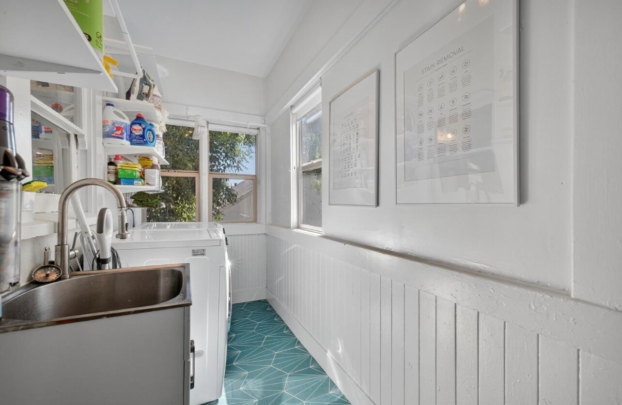 Laundry Room with washer dryer hookup - 3624 34th St