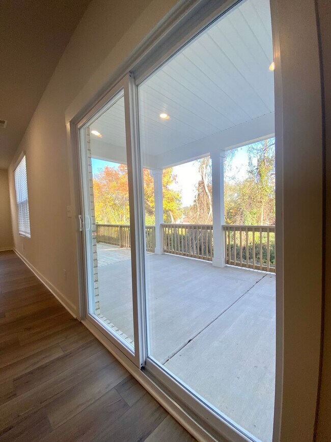 Building Photo - “Modern comfort meets Murfreesboro charm —...