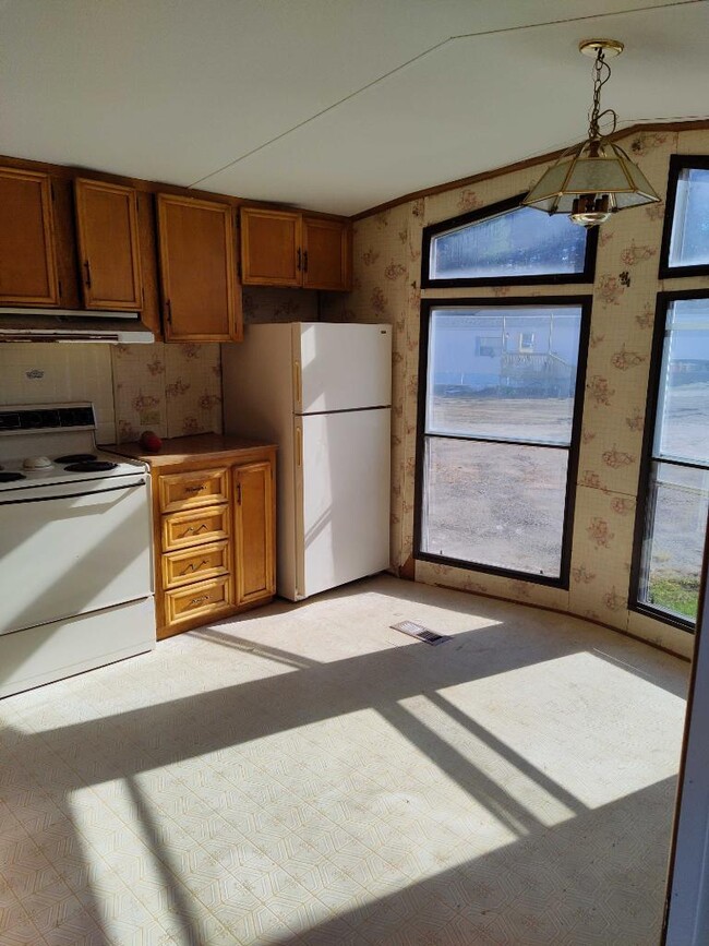 Building Photo - 4 Iron Mine Hill MHP