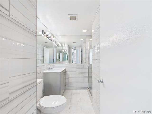 Building Photo - 3100 E Cherry Creek S Dr