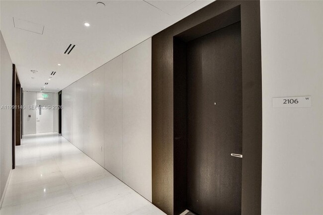 Building Photo - 300 Biscayne Blvd Way