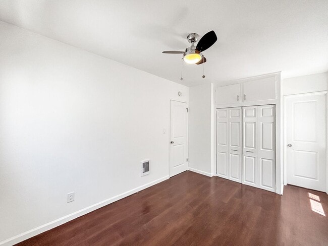 Building Photo - Gorgeous 1B/1BA Upgraded Duplex in City He...