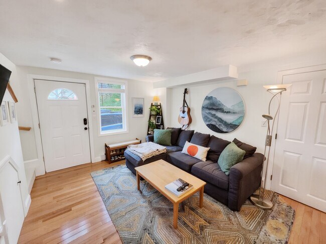 Building Photo - Beautiful Condo In Beverly MA!