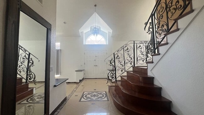 Building Photo - Elegant House in Playa Del ray