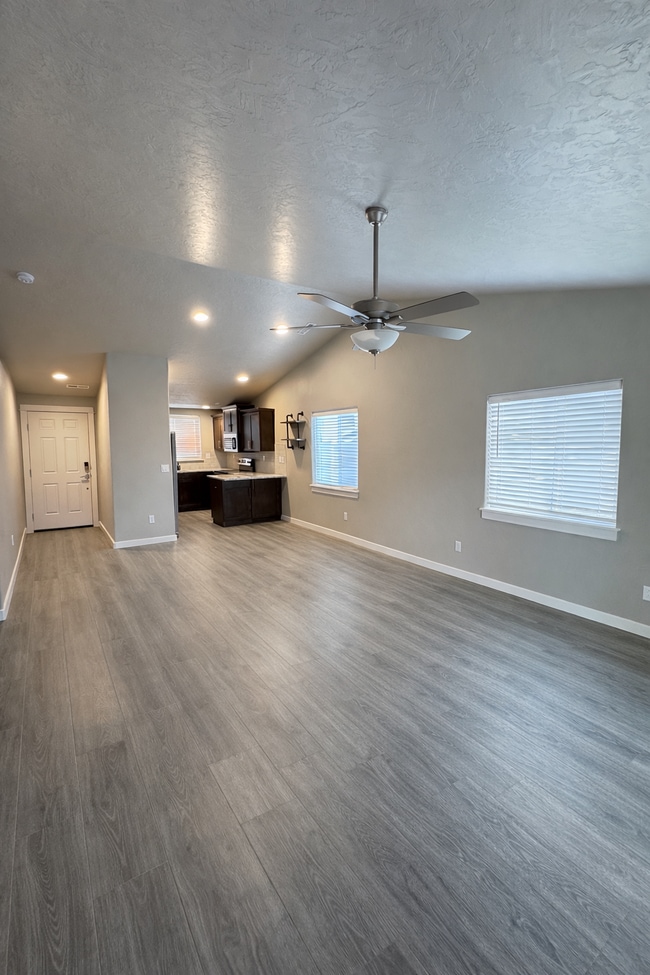 Building Photo - 1901 E Porter St