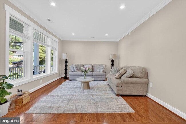 Building Photo - 3925 Ashwood Pl