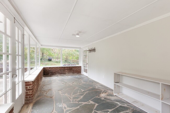 Building Photo - Very Spacious 4/3 w/ Finished Basement in ...