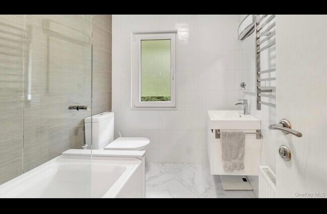 Building Photo - 143 Hallock St