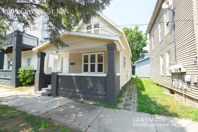 Primary Photo - 509 Crosby St NW