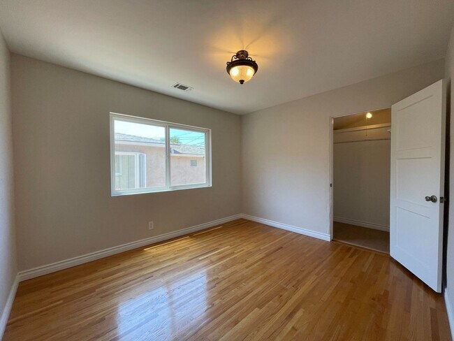 Building Photo - Charming Mission Hills 3-Bedroom Gem with ...