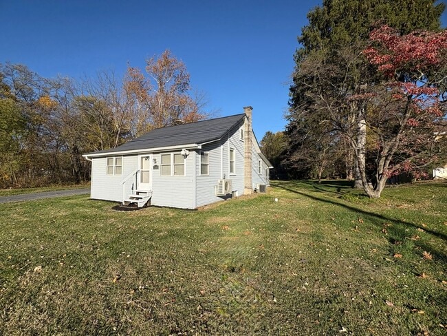 Primary Photo - 2 Bedroom 1 Bathroom in Middletown!