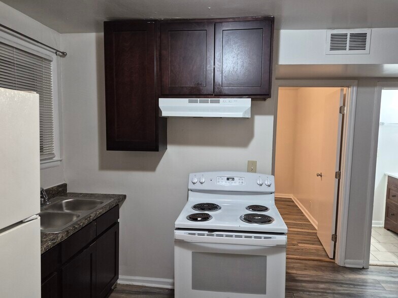 Building Photo - 1717 24th Ave N