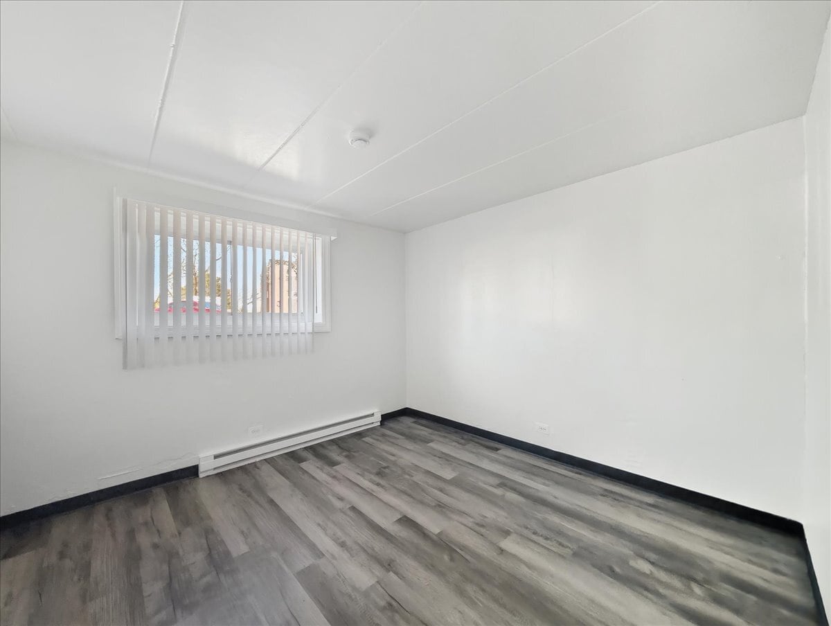 Building Photo - 350 S Main St