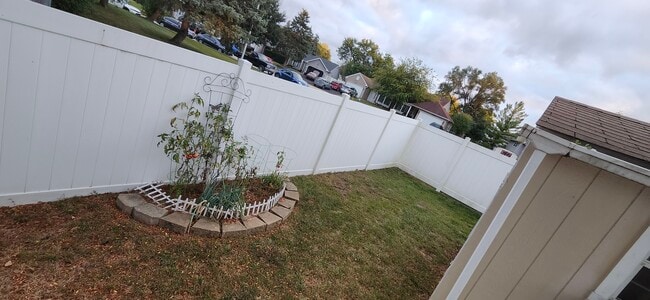 Building Photo - 539 Thorndale Dr