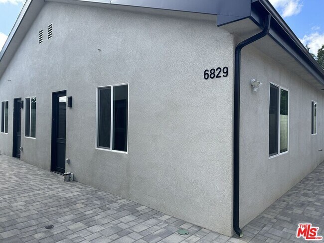 Building Photo - 6831 Bellaire Ave