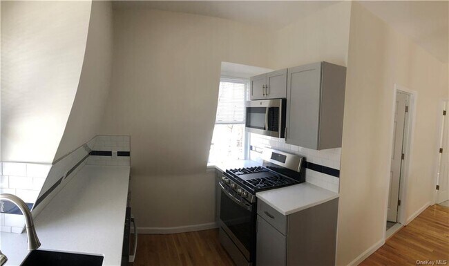 Building Photo - 11 Edgemont Rd