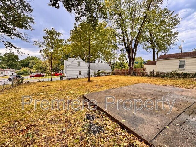Building Photo - 6020 Raytown Rd