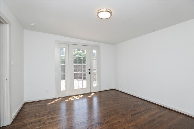 Building Photo - 1244 W 21st St