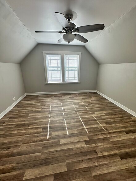 Building Photo - 3255 N Kenneth Ave