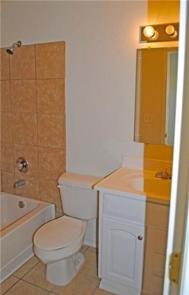 Building Photo - 205 N Little Flower Rd