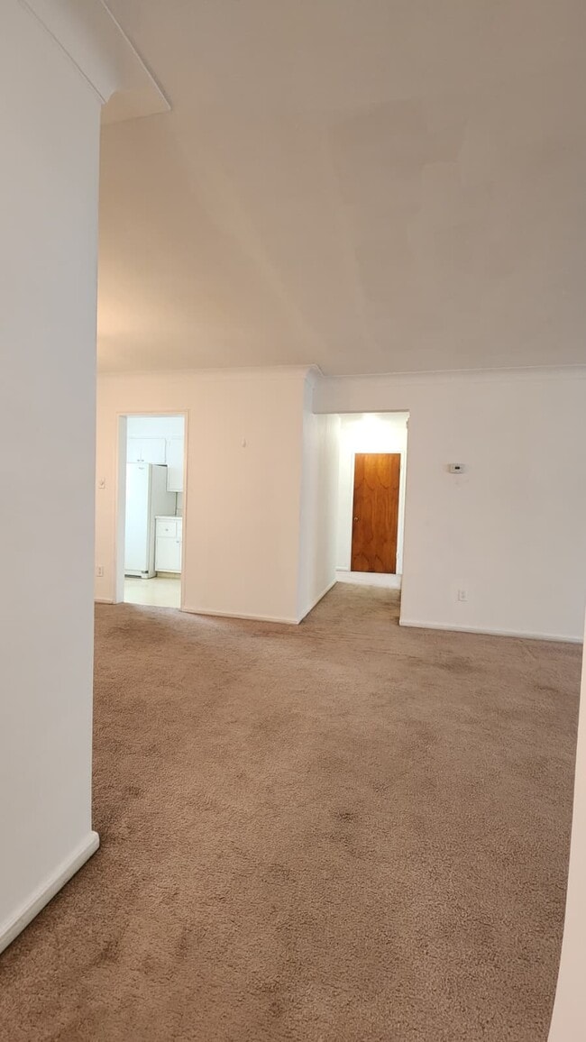 Building Photo - 21319 Kingsville St