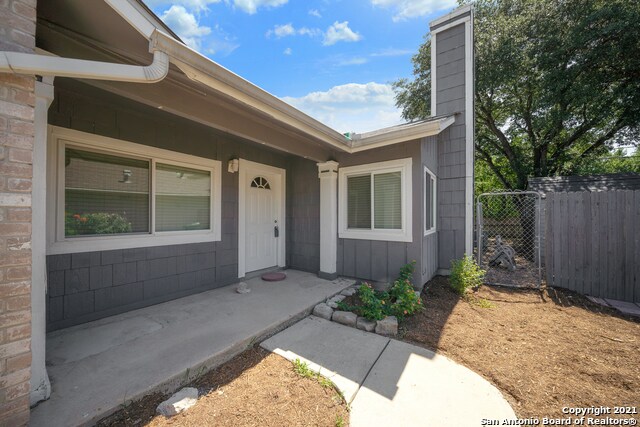 Building Photo - 8032 Laurel Bend