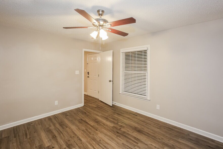 Building Photo - 431 Hillcrest Dr