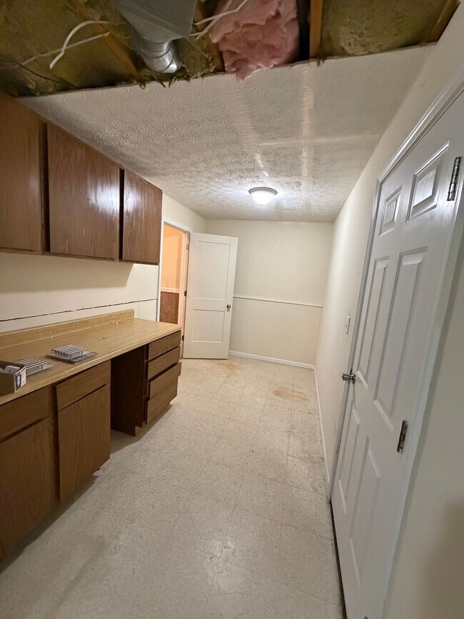 Building Photo - 2 bedroom duplex