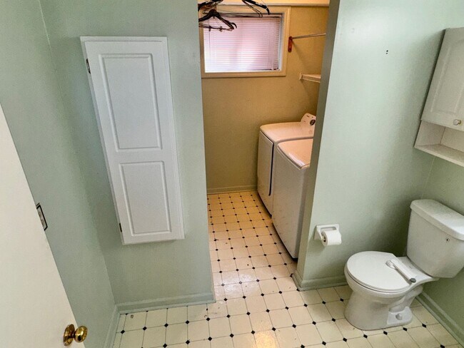 Building Photo - Beautiful House in Tates Creek! 4 BR, 2.5 ...