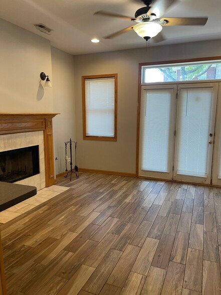 Living room - 843 N Mozart St